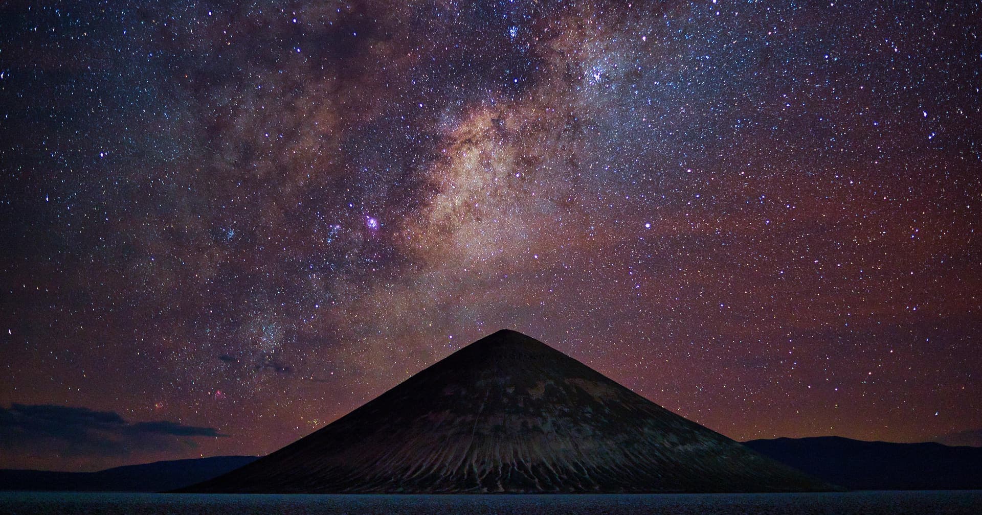 A conical mountain under the Milky Way — Yin-Yang Five Elements theory began with the observation of the heavens